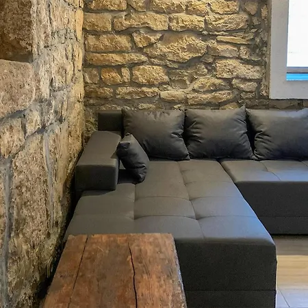 1 Bedroom Lovely In Vikendica *